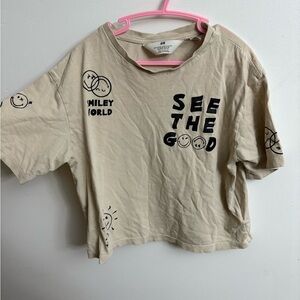 H&M X Smiley world Tan Short Sleeve Graphic Tee unisex 8 years